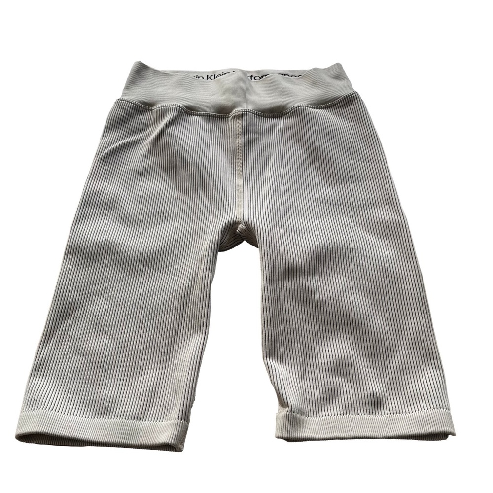 Calvin Klein high waisted shorts cream color size medium